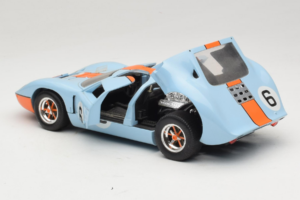 Ford GT40 Gulf #6 J. Ickx / J. Oliver 24 Hours of Le Mans 1969 Revell 1:18 48824 Druckguss — Bild 5 von 8