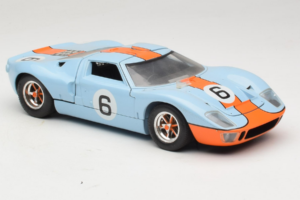 Ford GT40 Gulf #6 J. Ickx / J. Oliver 24 Hours of Le Mans 1969 Revell 1:18 48824 Druckguss — Bild 6 von 8