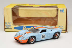 Ford GT40 Gulf #6 J. Ickx / J. Oliver 24 Hours of Le Mans 1969 Revell 1:18 48824 Druckguss — Bild 8 von 8