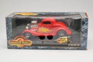 Ford High Tech Rot mit Flamme American Muscle 1:18 7726 Druckguss — Bild 4 von 4