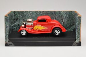 Ford High Tech Rot mit Flamme American Muscle 1:18 7726 Druckguss