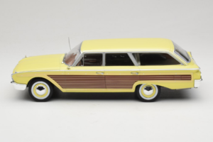 Ford Country Squire Gelb MCG 1:18 MCG18048 Druckguss — Bild 3 von 6