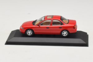 Ford Mondeo Mk1 Sedan Rot Minichamps 1:43 82000 Druckguss
