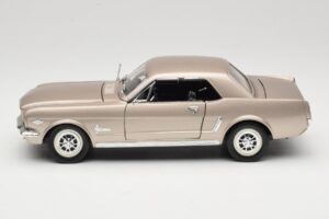 Ford Mustang 1964 1/2 Silber Mira 1:18 6127 Druckguss — Bild 4 von 8