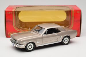Ford Mustang 1964 1/2 Silber Mira 1:18 6127 Druckguss — Bild 8 von 8