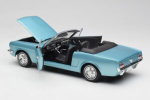 Ford Mustang Cabriolet Arcadian Blue Revell 1:18 8832-F1 Druckguss — Bild 5 von 8