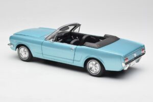 Ford Mustang Cabriolet Arcadian Blue Revell 1:18 8832-F1 Druckguss — Bild 7 von 8