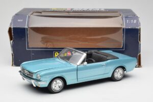 Ford Mustang Cabriolet Arcadian Blue Revell 1:18 8832-F1 Druckguss — Bild 8 von 8
