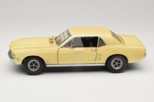 Ford Mustang Coupe Gelb The Walking Dead Greenlight 1:18 12958 Druckguss — Bild 4 von 8