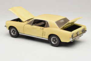 Ford Mustang Coupe Gelb The Walking Dead Greenlight 1:18 12958 Druckguss — Bild 5 von 8