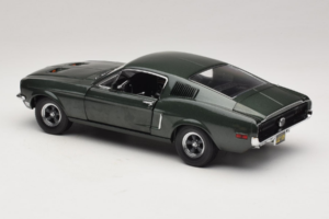 Ford Mustang GT Bullitt mit Steve McQueen Figur Greenlight 1:18 12885 Druckguss — Bild 7 von 8