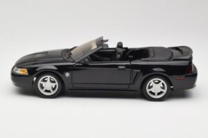 Ford Mustang GT SN95 Cabriolet Schwarz Maisto 1:18 50328 Druckguss — Bild 4 von 8