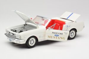 Ford Mustang Pace Car Wimbledon White Solido 1:18 81578 Druckguss — Bild 2 von 8
