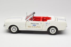 Ford Mustang Pace Car Wimbledon White Solido 1:18 81578 Druckguss — Bild 4 von 8