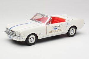 Ford Mustang Pace Car Wimbledon White Solido 1:18 81578 Druckguss