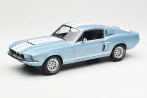 Ford Mustang Shelby GT500 Hellblau Metallic Mit Weißen Streifen AUTOart 1:18 72907 Druckguss