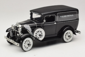 Ford Panel Car Police Patrol Signature Models 1:18 18143 Druckguss