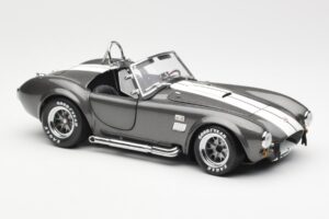 Ford Shelby Cobra 427 S/C Grau Metallic Mit Weißen Streifen Kyosho 1:18 08045GRW Druckguss — Bild 6 von 8