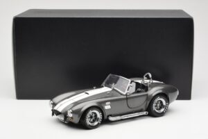 Ford Shelby Cobra 427 S/C Grau Metallic Mit Weißen Streifen Kyosho 1:18 08045GRW Druckguss — Bild 8 von 8