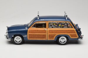 Ford Woody Station Wagon Bayview Blue Surf Shop Motor City 1:18 60002 Druckguss — Bild 4 von 8