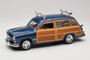 Ford Woody Station Wagon Bayview Blue Surf Shop Motor City 1:18 60002 Druckguss