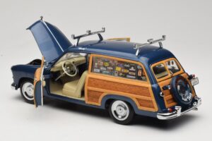 Ford Woody Station Wagon Bayview Blue Surf Shop Motor City 1:18 60002 Druckguss — Bild 5 von 8