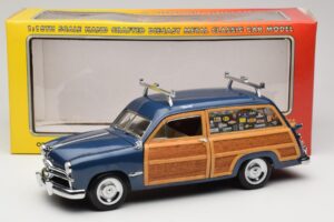 Ford Woody Station Wagon Bayview Blue Surf Shop Motor City 1:18 60002 Druckguss — Bild 8 von 8