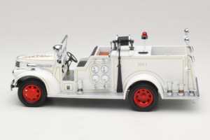 GMC Feuerwehrauto Weiß Road Signature 1:18 20068 Druckguss — Bild 4 von 9