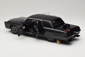 Chrysler Imperial Black Beauty Green Hornet TV Series AUTOart 1:18 71546 Druckguss — Bild 5 von 8