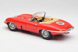 Jaguar E-Type Cabriolet Rot Bburago 1:18 3016 Druckguss — Bild 7 von 8