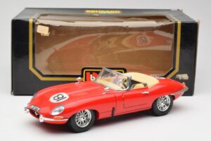 Jaguar E-Type Cabriolet Rot Bburago 1:18 3016 Druckguss — Bild 8 von 8