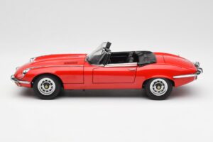 Jaguar E-Type Roadster Series III V12 Rot AUTOart 1:18 73523 Druckguss — Bild 4 von 8