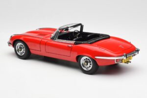 Jaguar E-Type Roadster Series III V12 Rot AUTOart 1:18 73523 Druckguss — Bild 7 von 8