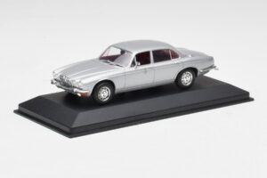Jaguar XJ12 Series II Silber Minichamps 1:43 400130401 Druckguss — Bild 2 von 4