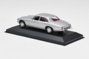 Jaguar XJ12 Series II Silber Minichamps 1:43 400130401 Druckguss — Bild 3 von 4
