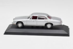 Jaguar XJ12 Series II Silber Minichamps 1:43 400130401 Druckguss