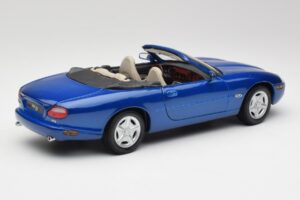 Jaguar XK8 X100 Cabriolet Azure Blau Maisto 1:18 50286 Druckguss — Bild 3 von 8