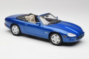 Jaguar XK8 X100 Cabriolet Azure Blau Maisto 1:18 50286 Druckguss — Bild 6 von 8