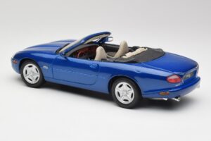 Jaguar XK8 X100 Cabriolet Azure Blau Maisto 1:18 50286 Druckguss — Bild 7 von 8
