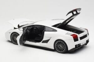 Lamborghini Gallardo Superleggera Monocerus Metallic Weiß AUTOart 1:18 74585 Druckguss — Bild 5 von 8