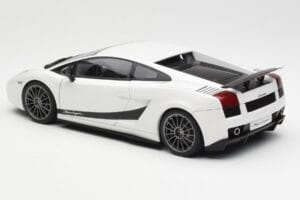 Lamborghini Gallardo Superleggera Monocerus Metallic Weiß AUTOart 1:18 74585 Druckguss — Bild 7 von 8
