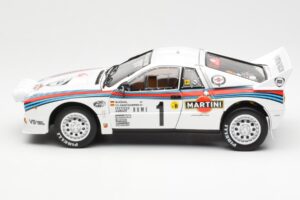 Lancia 037 Martini #1 W. Rohrl / C. Geistdorfer Winner Rally Monte Carlo 1983 Nacht-Version Kyosho 1:18 08306A Druckguss — Bild 4 von 8