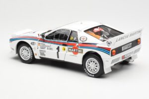 Lancia 037 Martini #1 W. Rohrl / C. Geistdorfer Winner Rally Monte Carlo 1983 Nacht-Version Kyosho 1:18 08306A Druckguss — Bild 7 von 8
