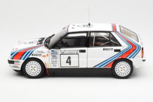 Lancia Delta HF 4WD #4 M. Alen / I. Kivimaki Martini Rally 1000 Lakes 1987 Kyosho 1:18 08960B Druckguss — Bild 4 von 8