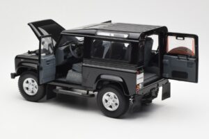 Land Rover Defender 90 Santorini Schwarz Metallic Kyosho 1:18 08901BK Druckguss — Bild 5 von 8