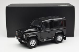 Land Rover Defender 90 Santorini Schwarz Metallic Kyosho 1:18 08901BK Druckguss — Bild 8 von 8