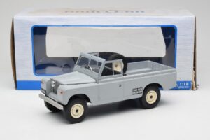 Land Rover Series II 109 Pickup Grau MCG 1:18 MCG18092 Druckguss — Bild 6 von 6