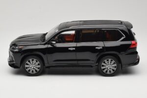 Lexus LX570 J200 Schwarz LCD 1:18 LCD18010-BL Druckguss — Bild 4 von 8