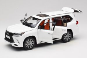 Lexus LX570 J200 Weiß LCD 1:18 LCD18010-WH Druckguss — Bild 2 von 8