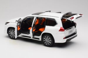 Lexus LX570 J200 Weiß LCD 1:18 LCD18010-WH Druckguss — Bild 5 von 8
